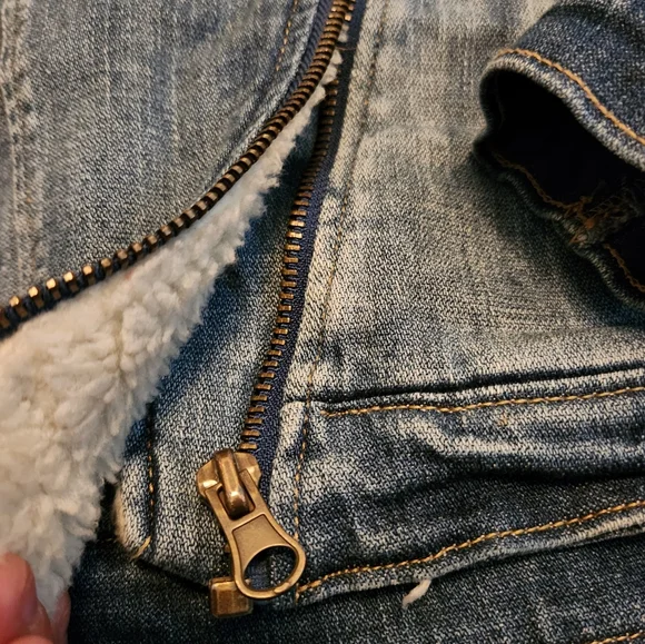 Jean jacket size xs with faux fur. - Picture 5 of 11